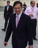 Photofit of man who invaded Campaign

	  Office ---public domain by diz28 from http://en.wikipedia.org/wiki/Image:Kucinich_june07.JPG